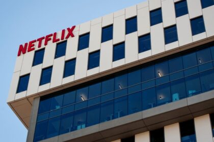 Netflix es acusada de espiar a niños y diseñar funciones adictivas en una nueva demanda