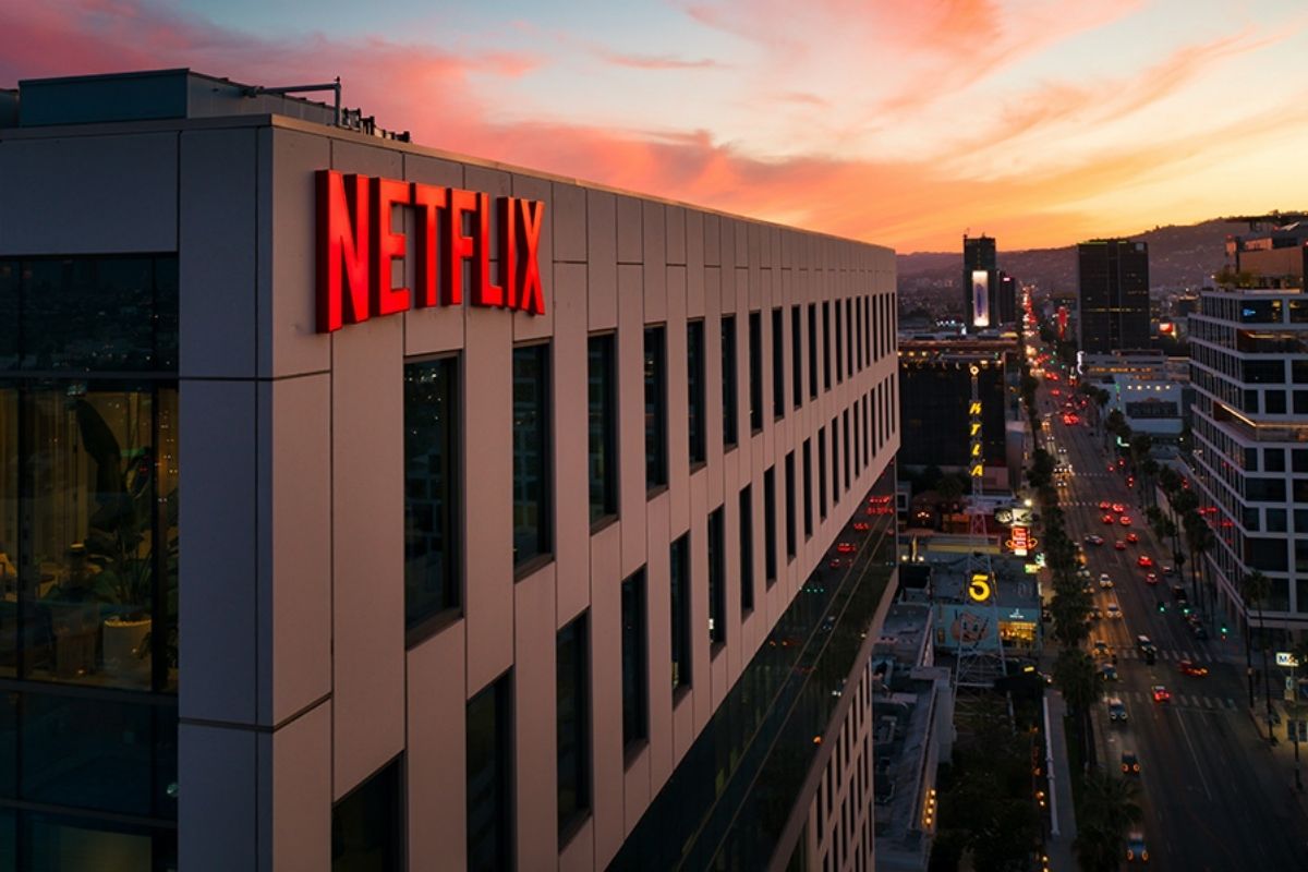 Netflix es acusada de "espiar" a niños y diseñar funciones adictivas en una nueva demanda Netflix es acusada de "espiar" a niños y diseñar funciones adictivas en una nueva demanda