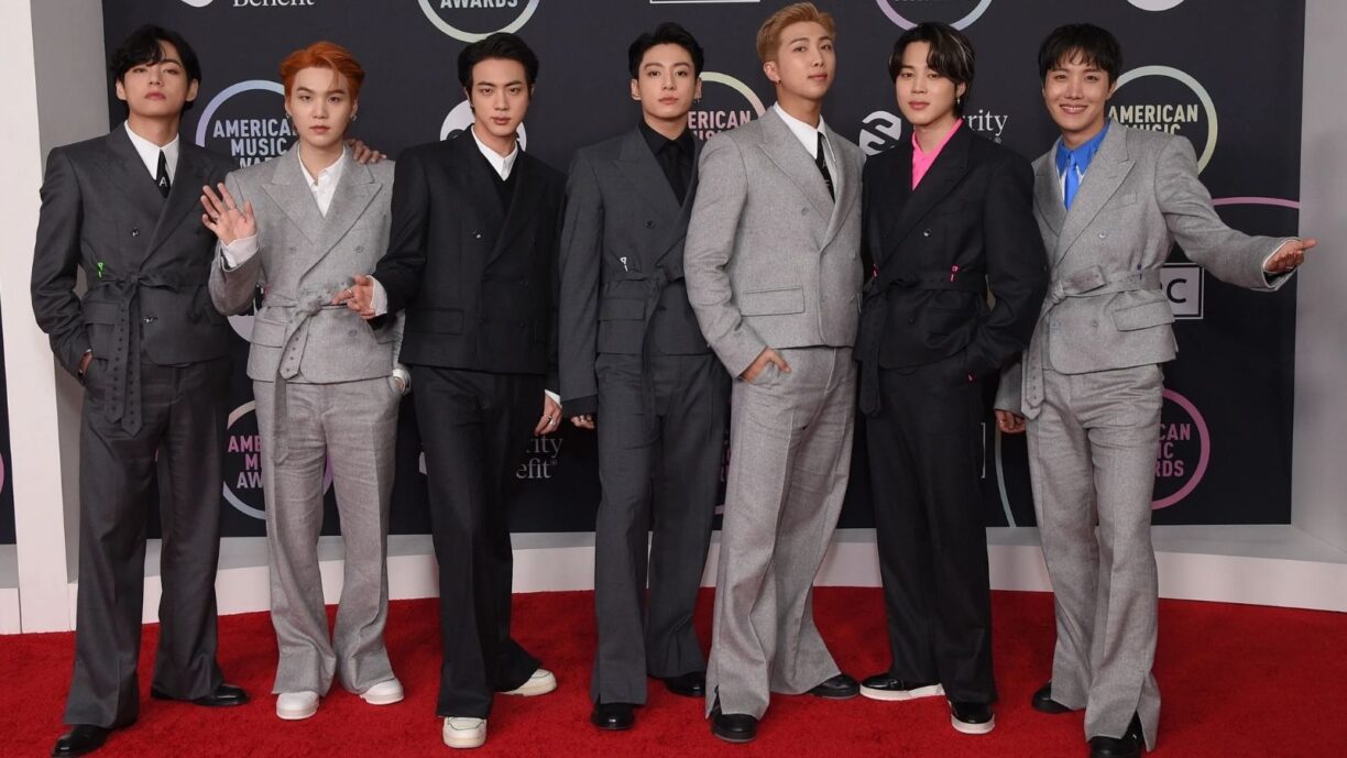 "SWIM" de BTS lidera la lista Billboard Global Excl. U.S.