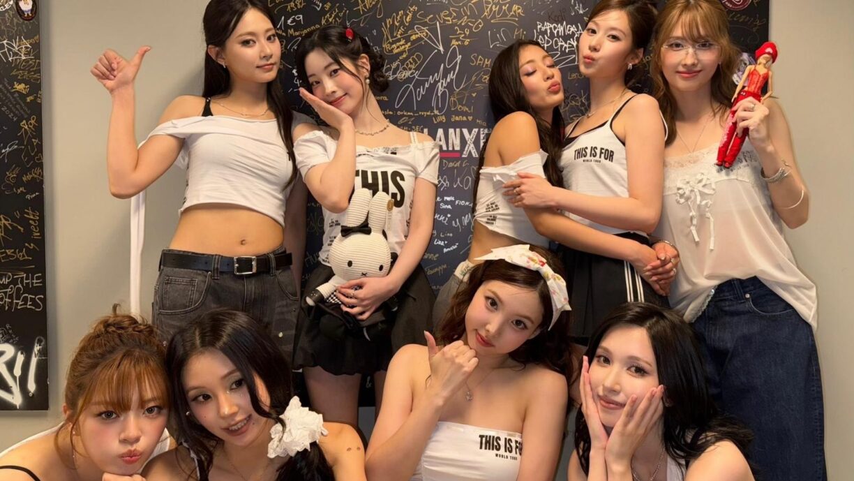 TWICE se convierte en el primer grupo femenino de K-pop en ganar en los AMAs