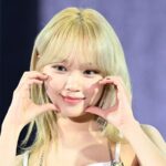 Chaewon de LE SSERAFIM continua en pausa tras su lesión de cuello mientras el grupo se prepara para el Weverse Con Festival