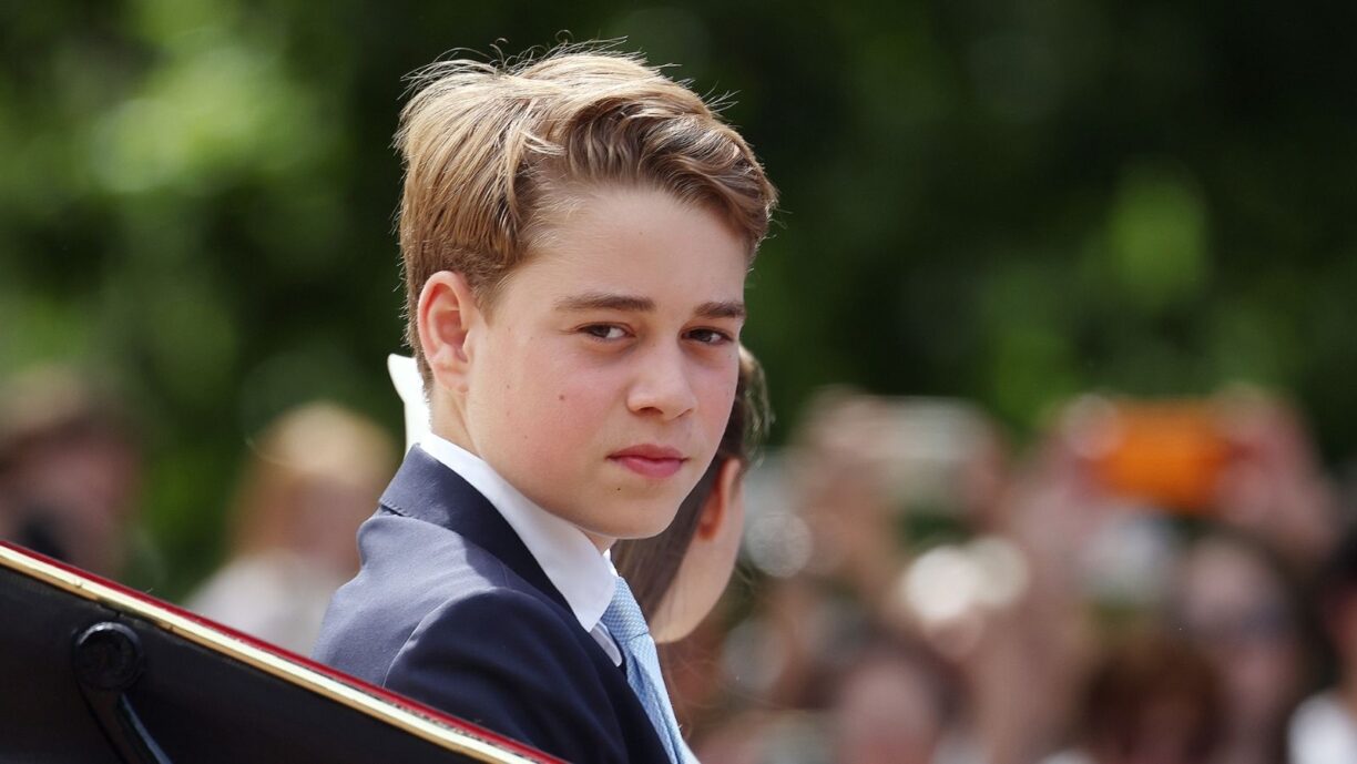El príncipe George asiste a una significativa visita a la RAF junto a Kate Middleton