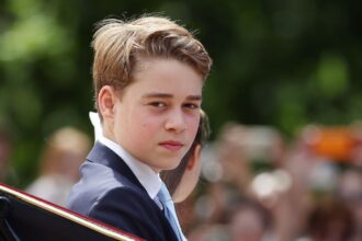 El príncipe George asiste a una significativa visita a la RAF junto a Kate Middleton