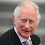 El rey Carlos III muestra su apoyo al equipo femenino de críquet de Afganistán en el exilio