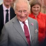El rey Carlos III reacciona con humor al ser llamado cariño durante un evento real