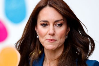 Kate Middleton se niega a dejar el estilo de puntos de Alessandra Rich