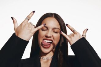 Olivia Rodrigo anuncia su propio festival de puras mujeres con Chappell Roan, KATSEYE y más en el cartel