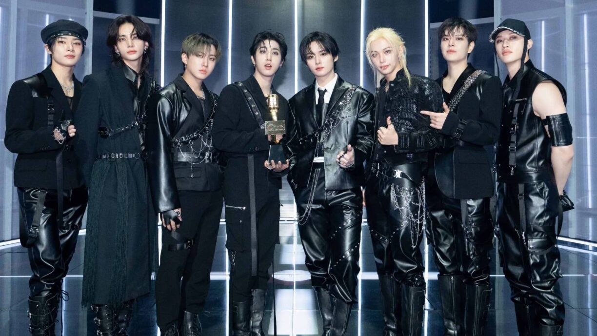 Stray Kids anuncia su próximo regreso con 'RUN IT' y un nuevo álbum completo de estudio Stray Kids anuncia su próximo regreso con 'RUN IT' y un nuevo álbum completo de estudio