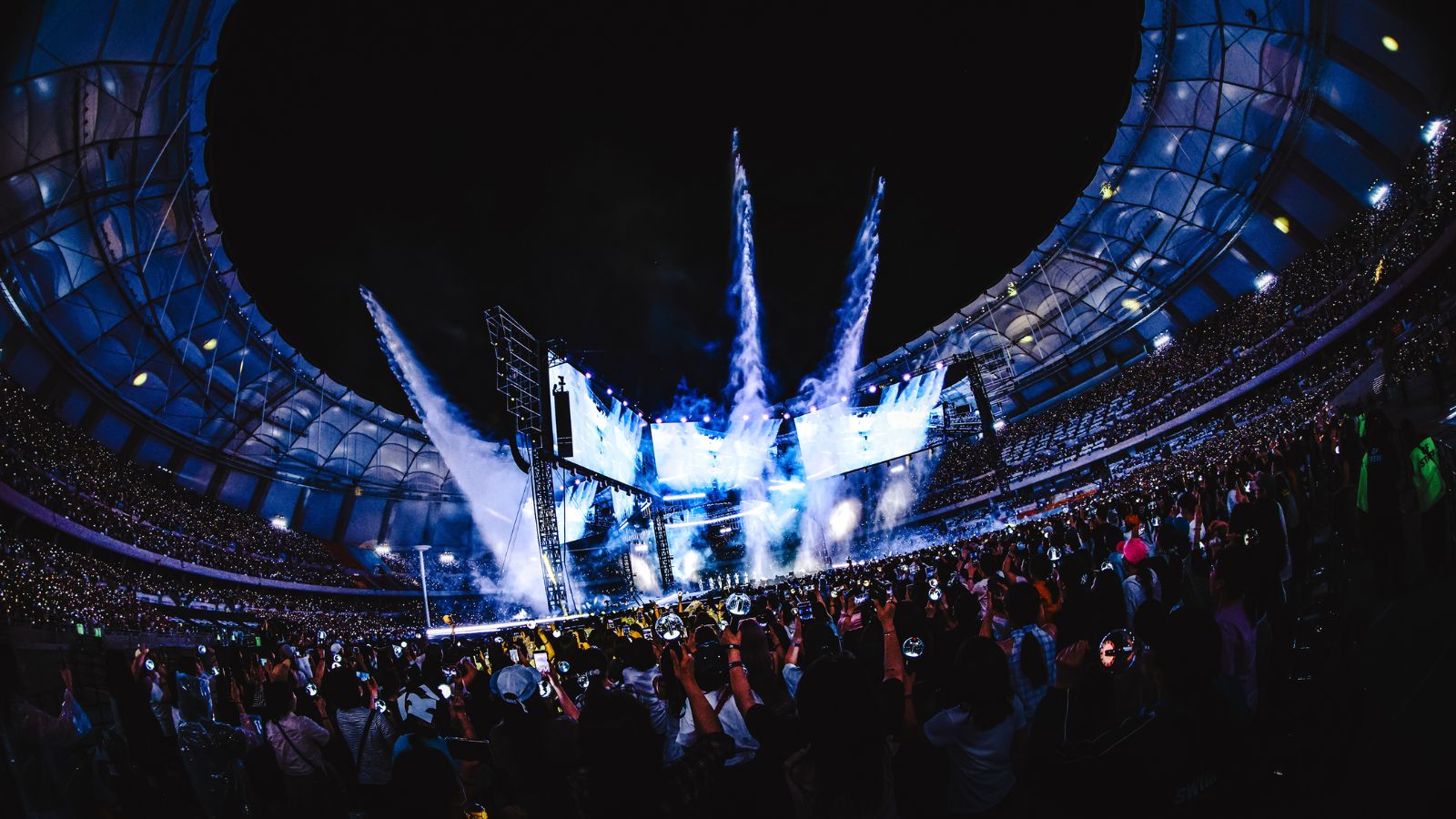 BTS celebra 13 años de su debut con un concierto junto a 220 mil fans en Busan BTS celebra 13 años de su debut con un concierto junto a 220 mil fans en Busan