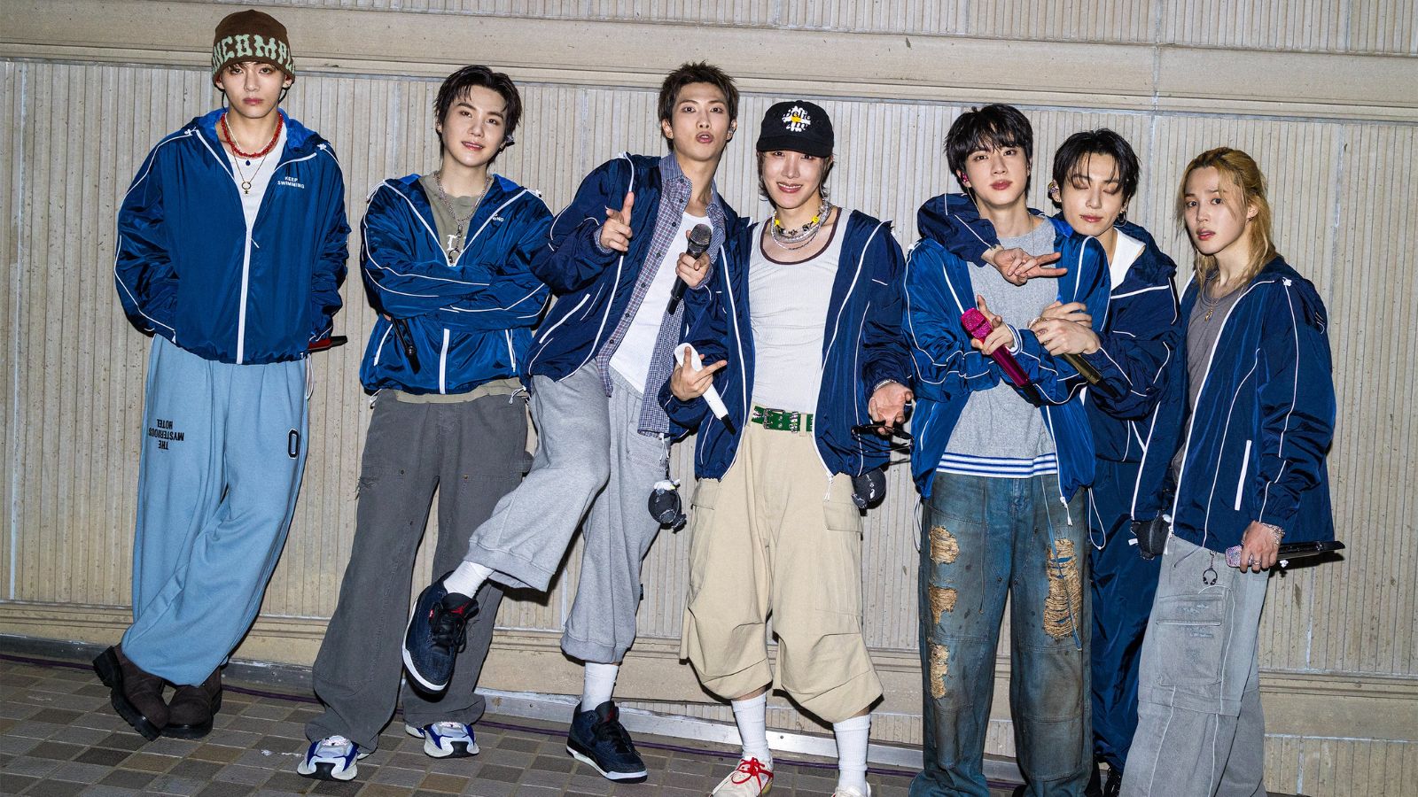 BTS celebra 13 años de su debut con un concierto junto a 220 mil fans en Busan los chicos de bts luciendo increíble celebrando los 13 años de la agrupación