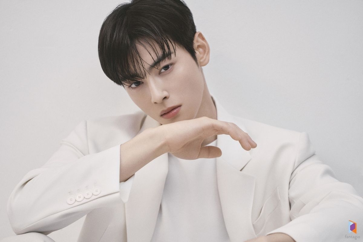 Cha Eunwoo de ASTRO fue bautizado oficialmente mientras cumple su servicio militar obligatorio Cha Eunwoo de ASTRO fue bautizado oficialmente mientras cumple su servicio militar obligatorio