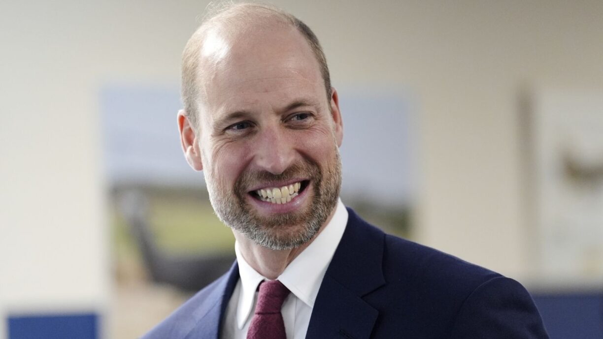 El príncipe William interrumpe sus vacaciones familiares para compartir un importante mensaje El príncipe William interrumpe sus vacaciones familiares para compartir un importante mensaje