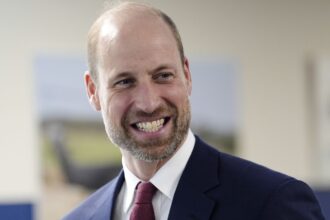 El príncipe William interrumpe sus vacaciones familiares para compartir un importante mensaje