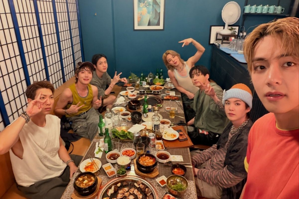 BTS disfruta de una barbacoa coreana en Londres después de su concierto BTS disfruta de una barbacoa coreana en Londres después de su concierto