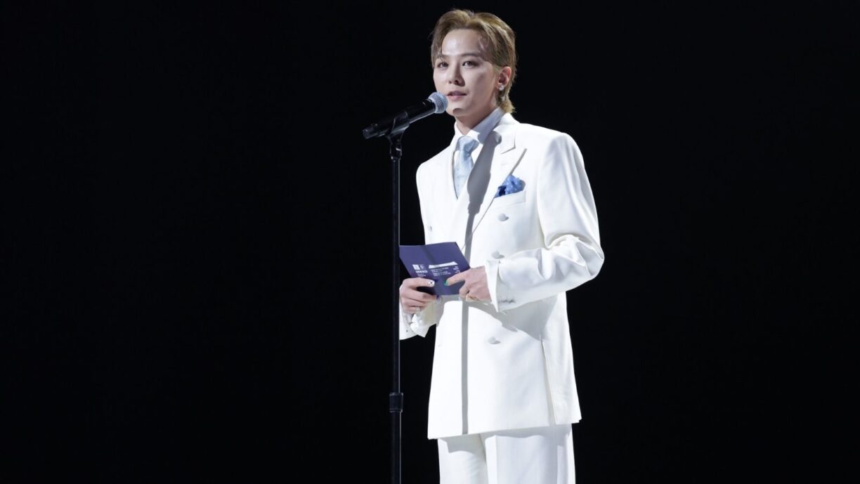 G-Dragon ofrece un poderoso discurso en un evento de la UNESCO en Busan G-Dragon ofrece un poderoso discurso en un evento de la UNESCO en Busan