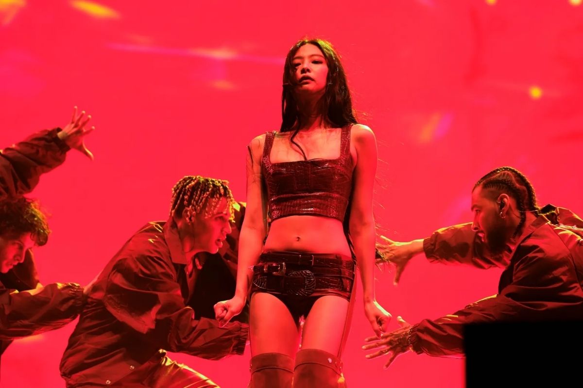 'Dracula' de Jennie y Tame Impala sigue escalando en la Billboard Hot 100, brindando un nuevo récord en la carrera de Jennie 'Dracula' de Jennie y Tame Impala sigue escalando en la Billboard Hot 100, brindando un nuevo récord en la carrera de Jennie