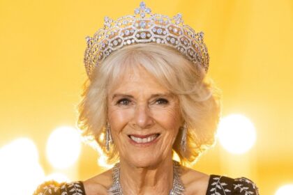 La reina Camilla Parker visita centro para personas sin hogar tras nuevas promesas del gobierno británico
