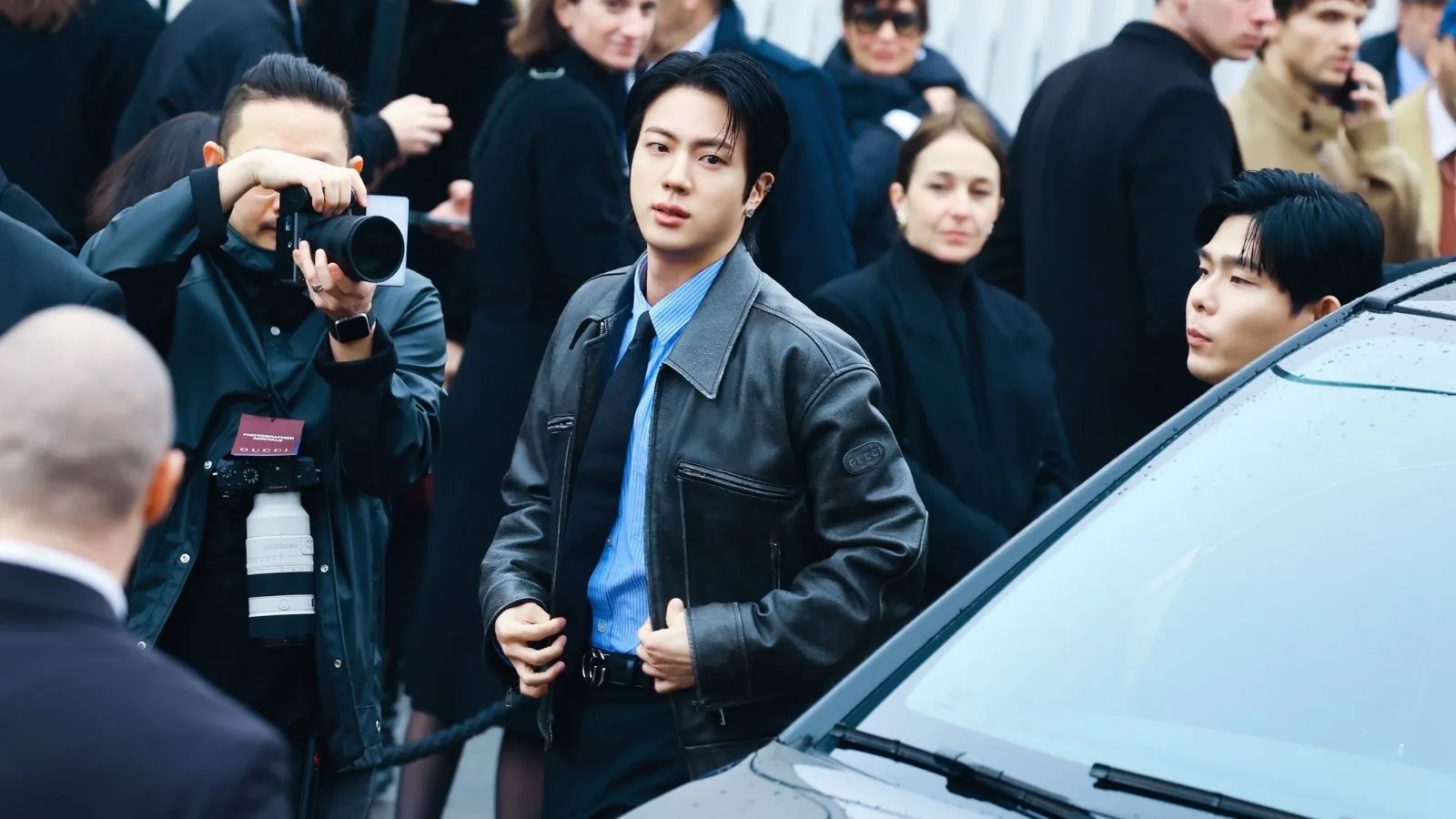 Jin de BTS hace que una chaqueta Gucci de 9.900 dólares se agote rápidamente Jin de BTS hace que una chaqueta Gucci de 9.900 dólares se agote rápidamente