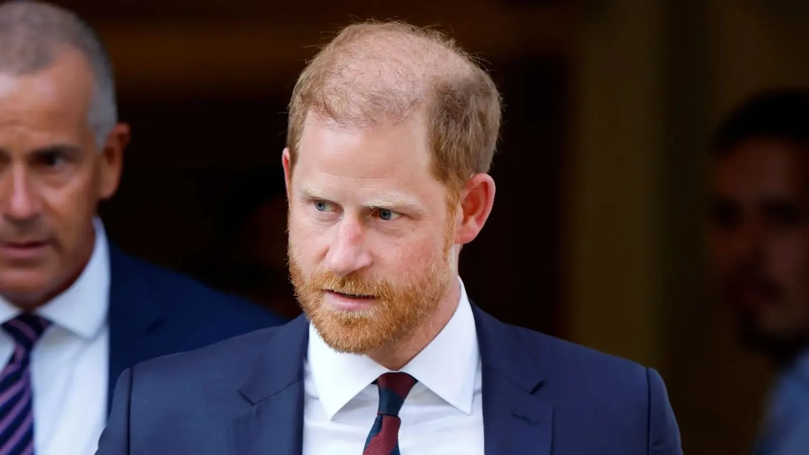 El príncipe Harry todavía estaría esperando una disculpa de la familia real El príncipe Harry todavía estaría esperando una disculpa de la familia real