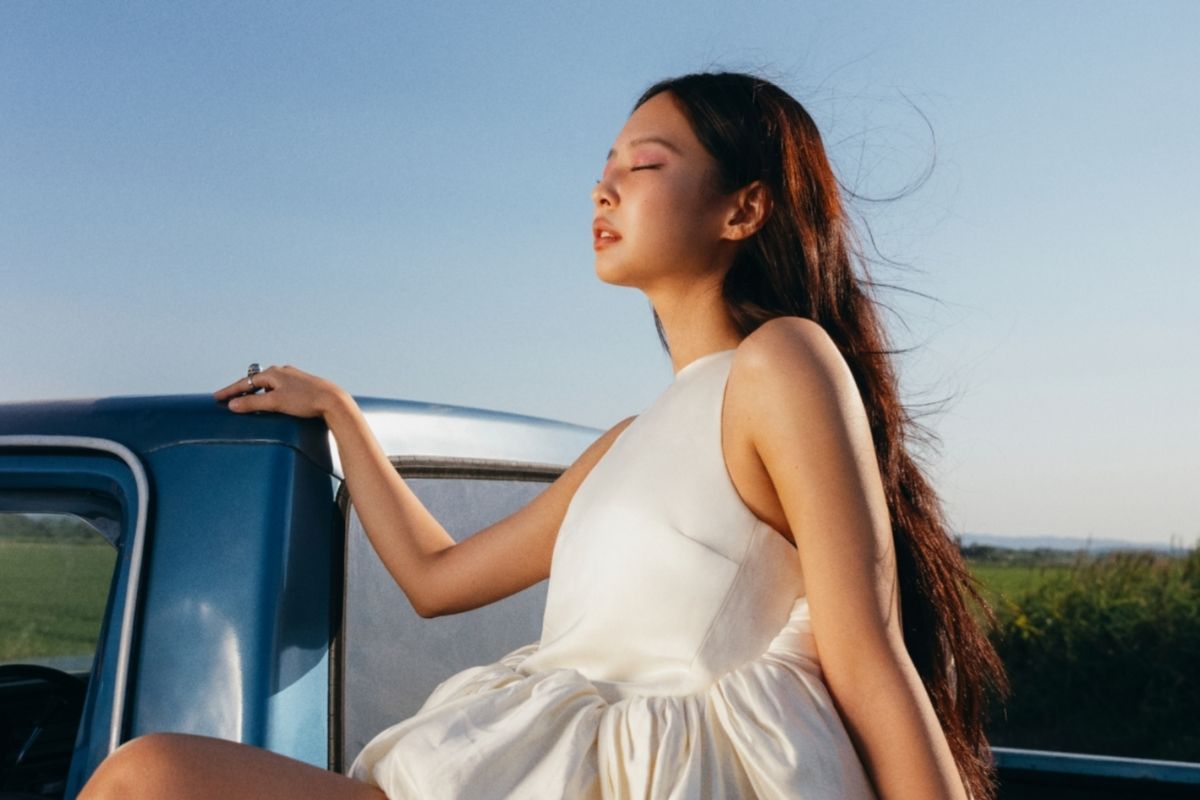 Jennie de BLACKPINK lidera las listas de música con su sencillo veraniego "Less Than a Lover"