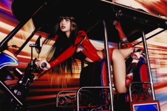 Lisa de BLACKPINK lleva su colaboración con MINISO a Bangkok