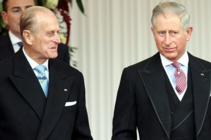 ¿Por qué el príncipe Felipe calificó la biografía del rey Carlos III como "estúpida"