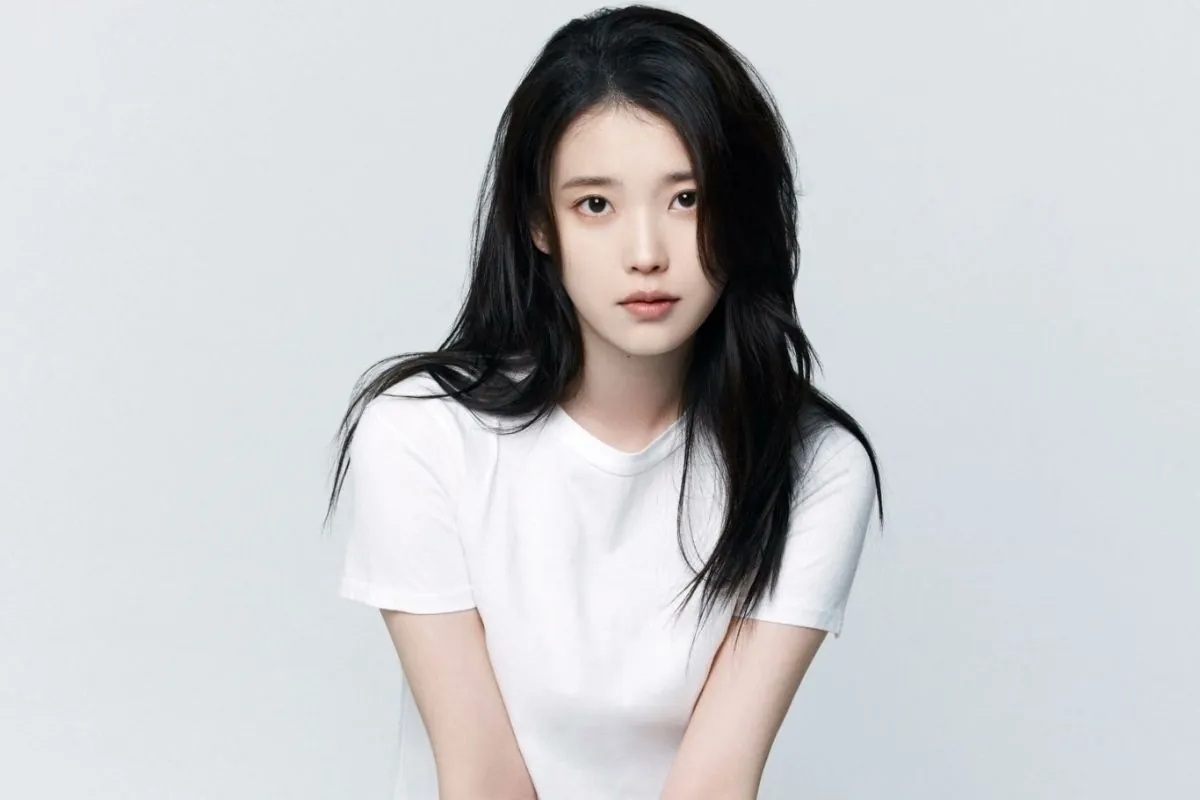 IU dona 144.000 dólares a varias organizaciones antes de su 18.º aniversario de debut IU dona 144.000 dólares a varias organizaciones antes de su 18.º aniversario de debut