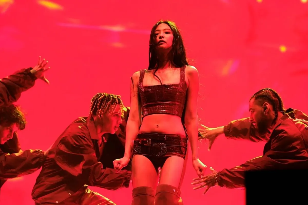 Jennie de BLACKPINK logra romper récord de K-Pop en el Billboard Hot 100 con su canción 'Dracula' Jennie de BLACKPINK logra romper récord de K-Pop en el Billboard Hot 100 con su canción 'Dracula'