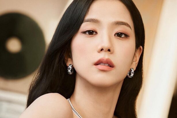 Jisoo de BLACKPINK presenta su mundo distópico en el nuevo video musical de CLICK