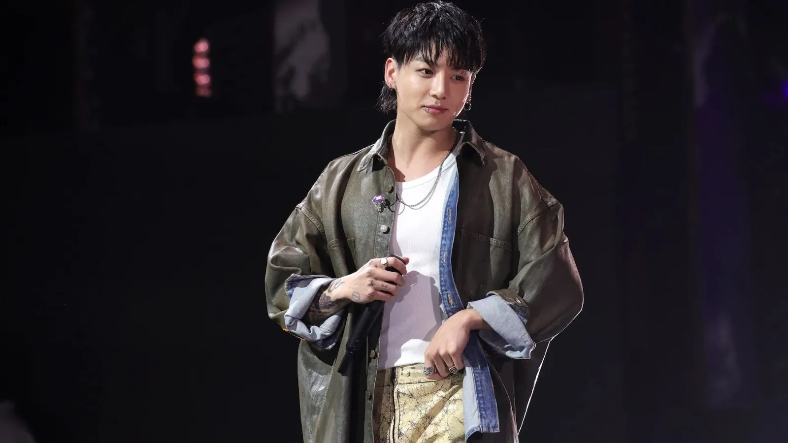 Jungkook de BTS sorprende al ARMY al mostrar su enorme bolsa de vitaminas Jungkook de BTS sorprende al ARMY al mostrar su enorme bolsa de vitaminas