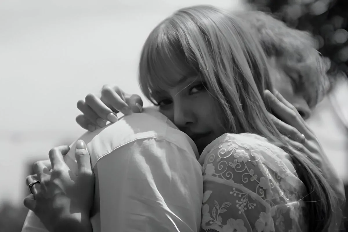Lisa confiesa que ocultó sus relaciones pasadas para no afectar la popularidad de BLACKPINK Lisa confiesa que ocultó sus relaciones pasadas para no afectar la popularidad de BLACKPINK