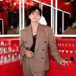 V de BTS da un momento inolvidable a un fan con discapacidad auditiva en un concierto V de BTS da un momento inolvidable a un fan con discapacidad auditiva en un concierto